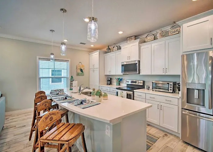 New Listing W Pool & Hot Tub 4bd Discounted Pensacola