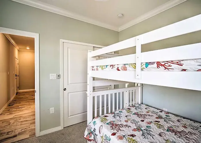 Holiday home New Listing W Pool & Hot Tub 4bd Discounted *