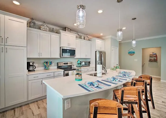 New Listing W Pool & Hot Tub 4bd Discounted *