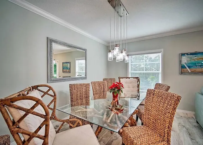 New Listing W Pool & Hot Tub 4bd Discounted Holiday home *